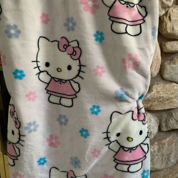 Hello kitty floral throw blanket - Picture 2 of 9